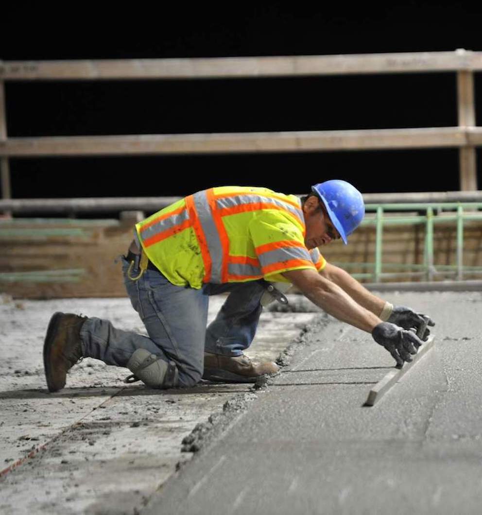 Concreting the road shoulders